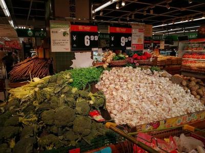 興高采烈進南寧農(nóng)副產(chǎn)品平價專營區(qū)，一看價格讓人哭笑不得